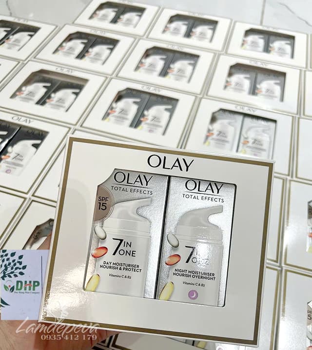 Bộ kem dưỡng Olay Total Effects 7 in One ngày và đêm của Anh Quốc 4